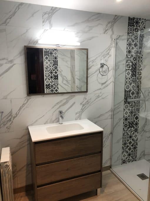 Selbstklebende XL Fliese SPC Marmor Bianco Carrara weiß Vinyl – 100% Wasserabweisend – 80 x 40 cm x 6,5 mm – SF04 – Bild 11