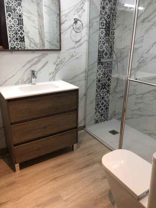 Selbstklebende XL Fliese SPC Marmor Bianco Carrara weiß Vinyl – 100% Wasserabweisend – 80 x 40 cm x 6,5 mm – SF04 – Bild 12