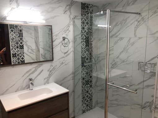 Selbstklebende XL Fliese SPC Marmor Bianco Carrara weiß Vinyl – 100% Wasserabweisend – 80 x 40 cm x 6,5 mm – SF04 – Bild 13