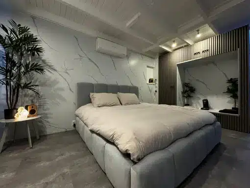 Wandverkleidung - Wandpaneele in Marmoroptik aus PVC - weiß grau in Hochglanz - 260 x 120 cm - Calacatta Statuario - M16 – Bild 6